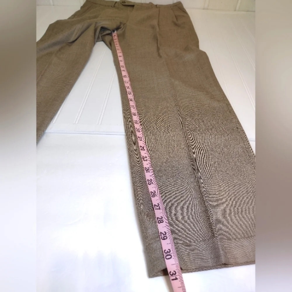 STAFFORD men's 3 button suit size (40)R. as it is.